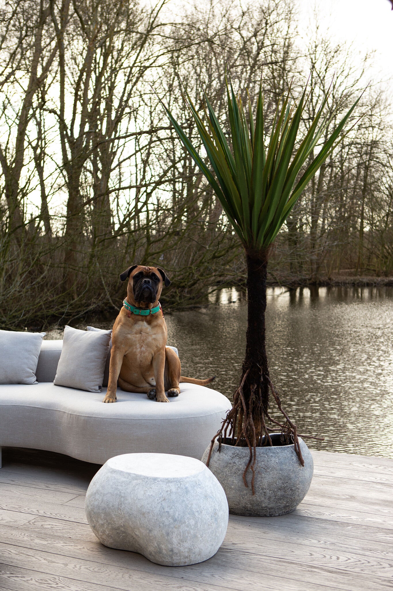 Hiranya White Round Organic Shaped GRC Pot M