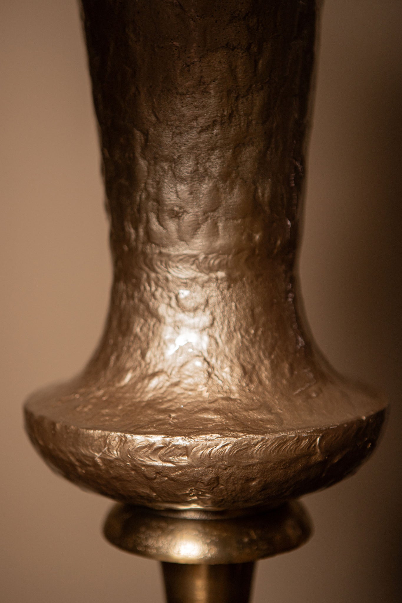 Lysse Champagne Casted Alu Luxury Enamel Vase S