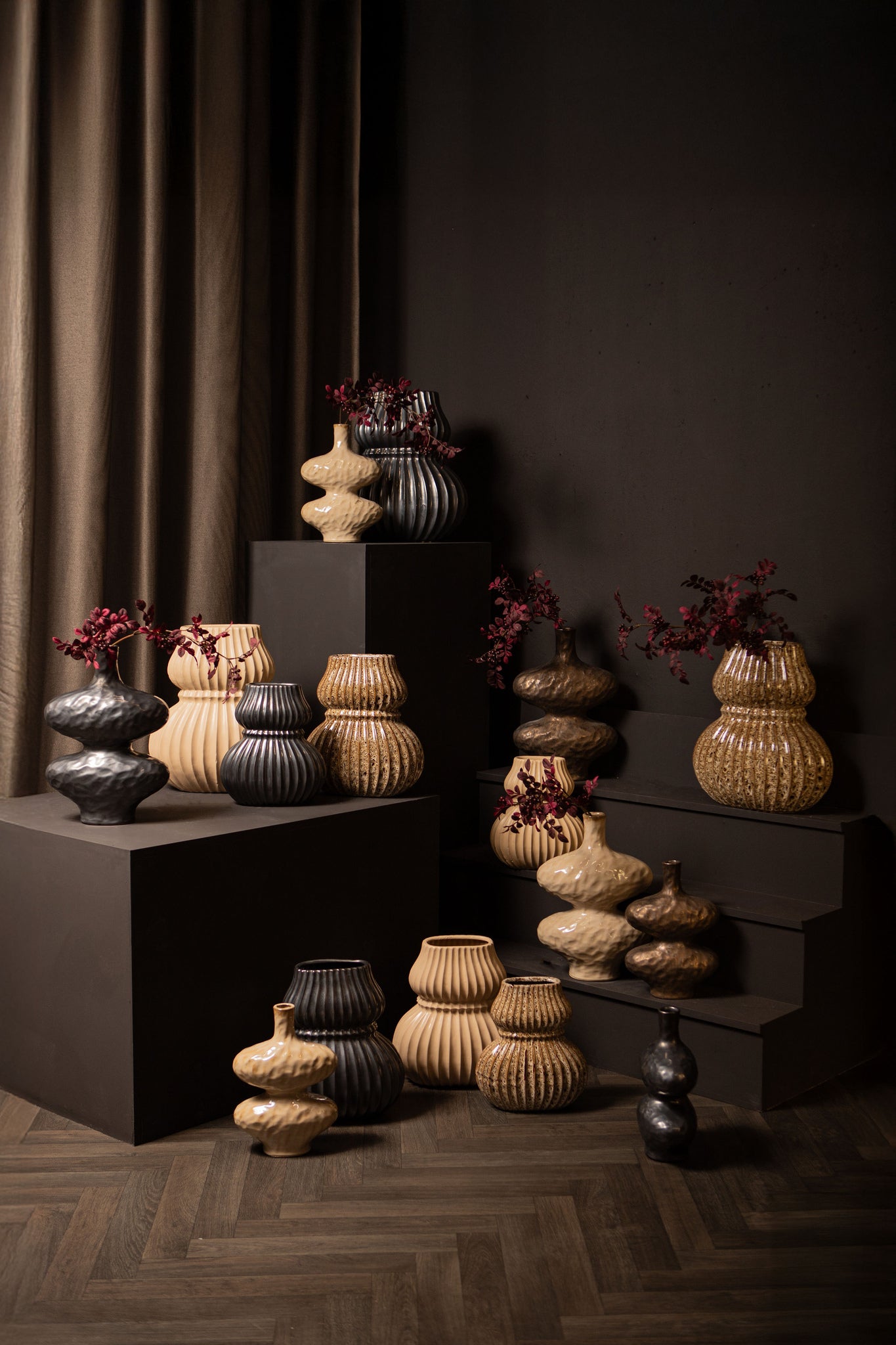 Halta Black Oval Ceramic Bulby Vase Ribbed L