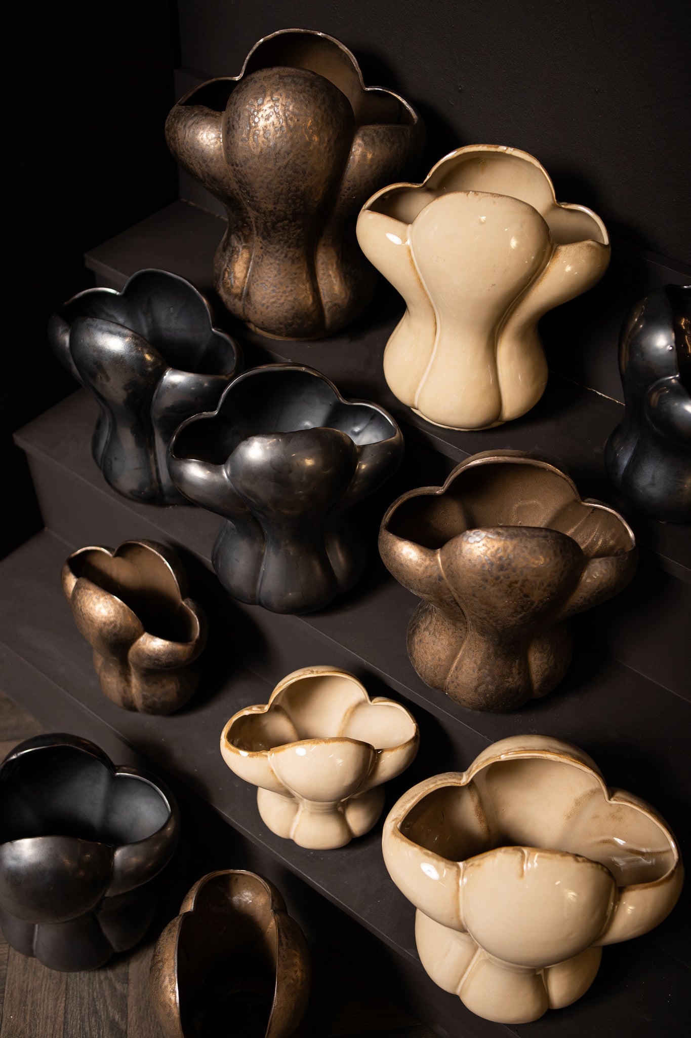 Mellie Black France Lily Flower Ceramic Vase L