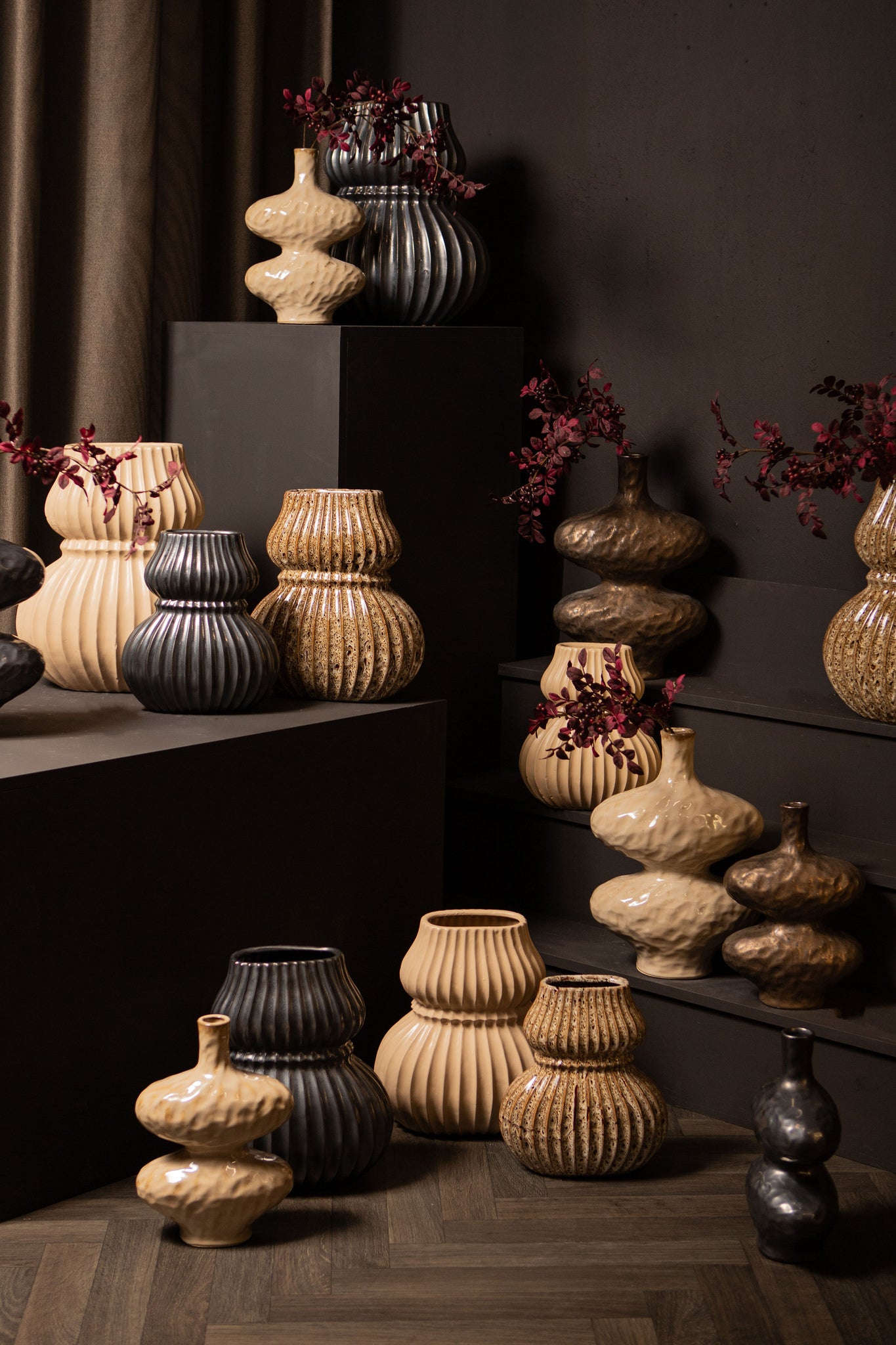 Chelsean Black Oval Bulby Shaped Ceramic Vase S