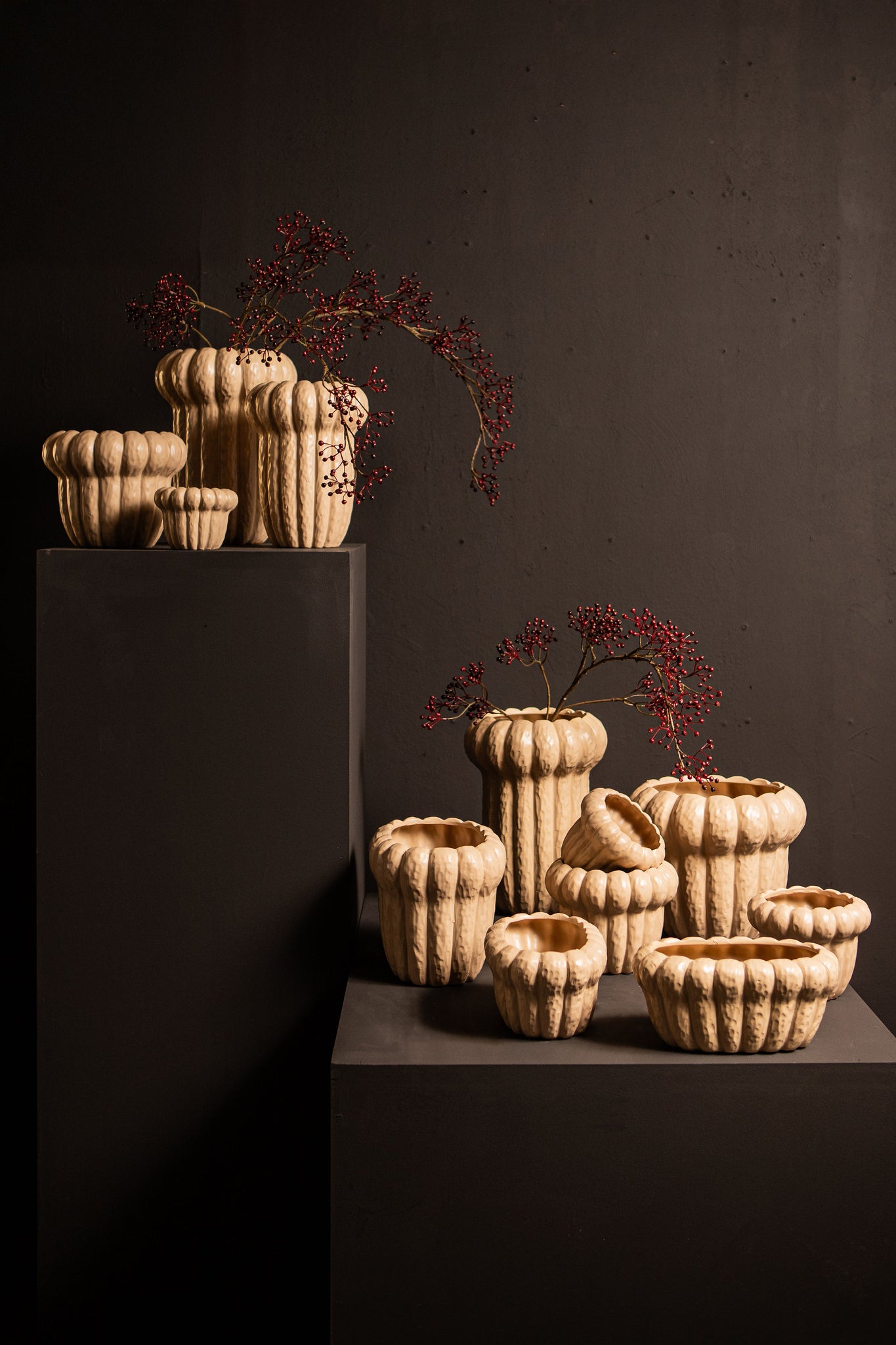 Samaran Cream Round Ceramic Pot Ribbed Low XL