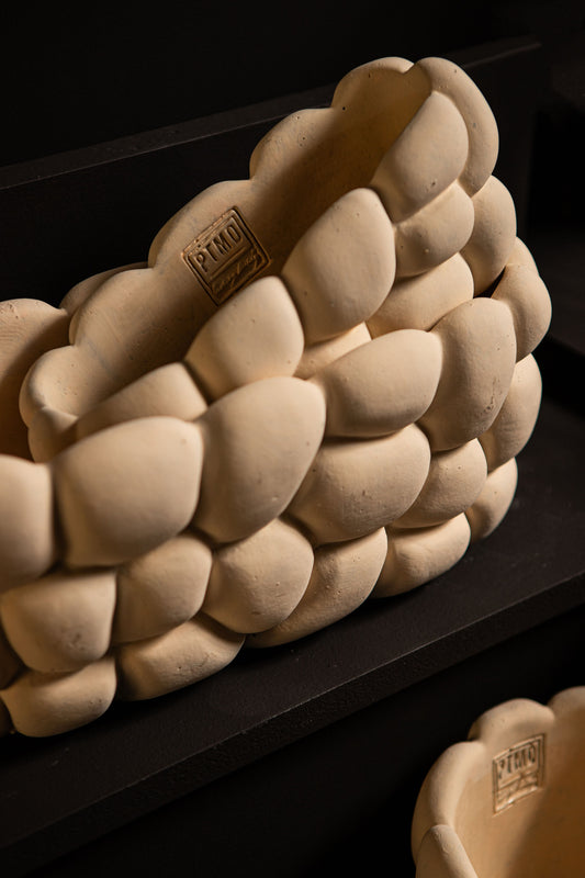 Mikay White Cement Oval Smooth Rock Pattern Pot L