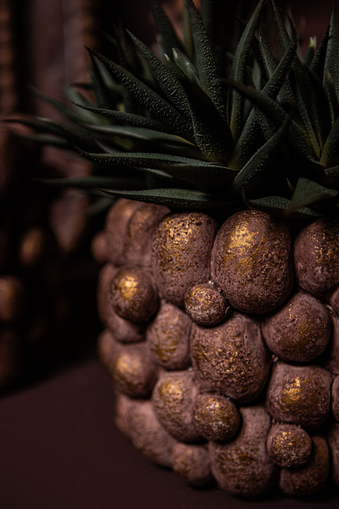 Stenley Bronze Cement Round Rough Rock Pot XL