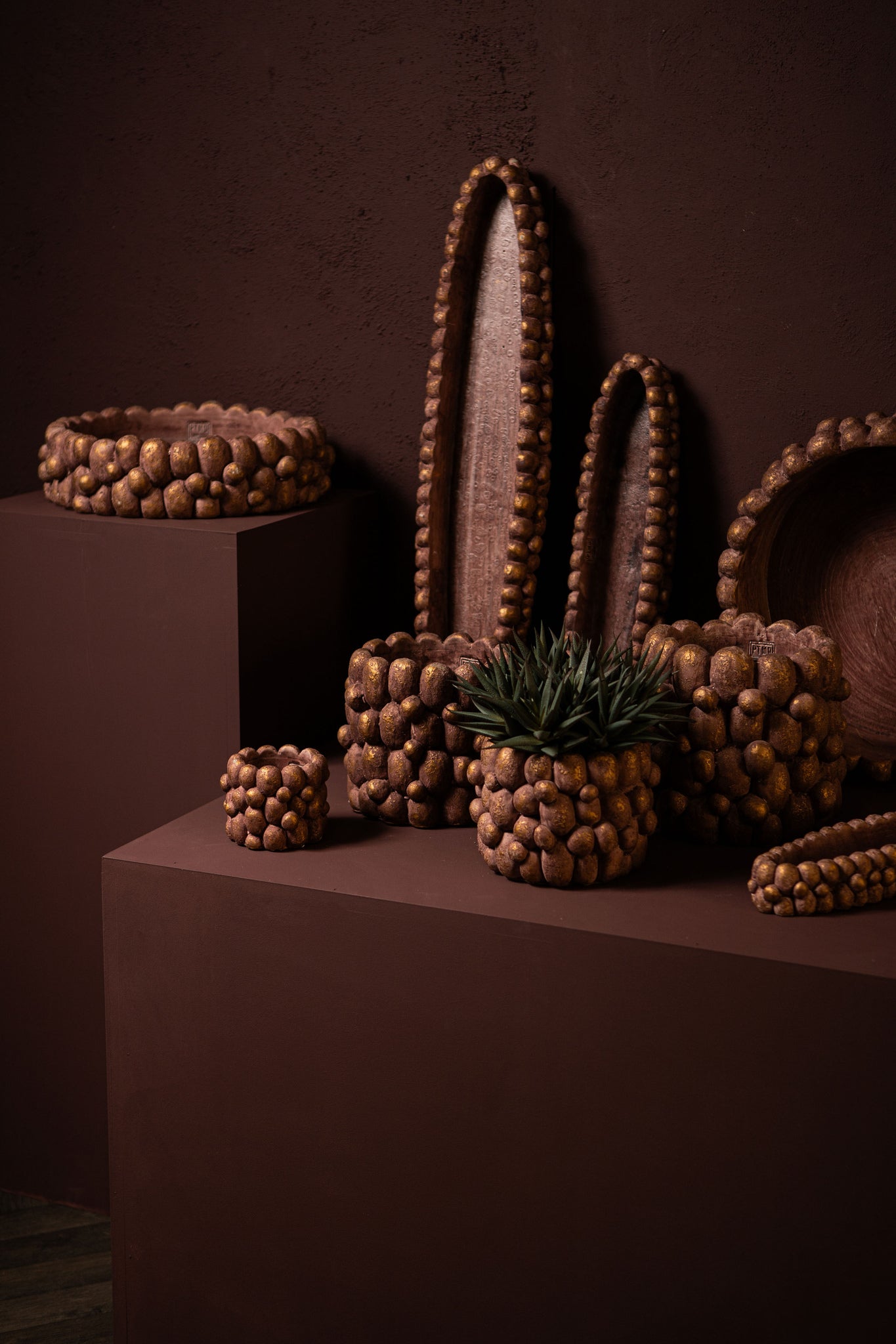 Stenley Bronze Cement Round Rough Rock Pot XL