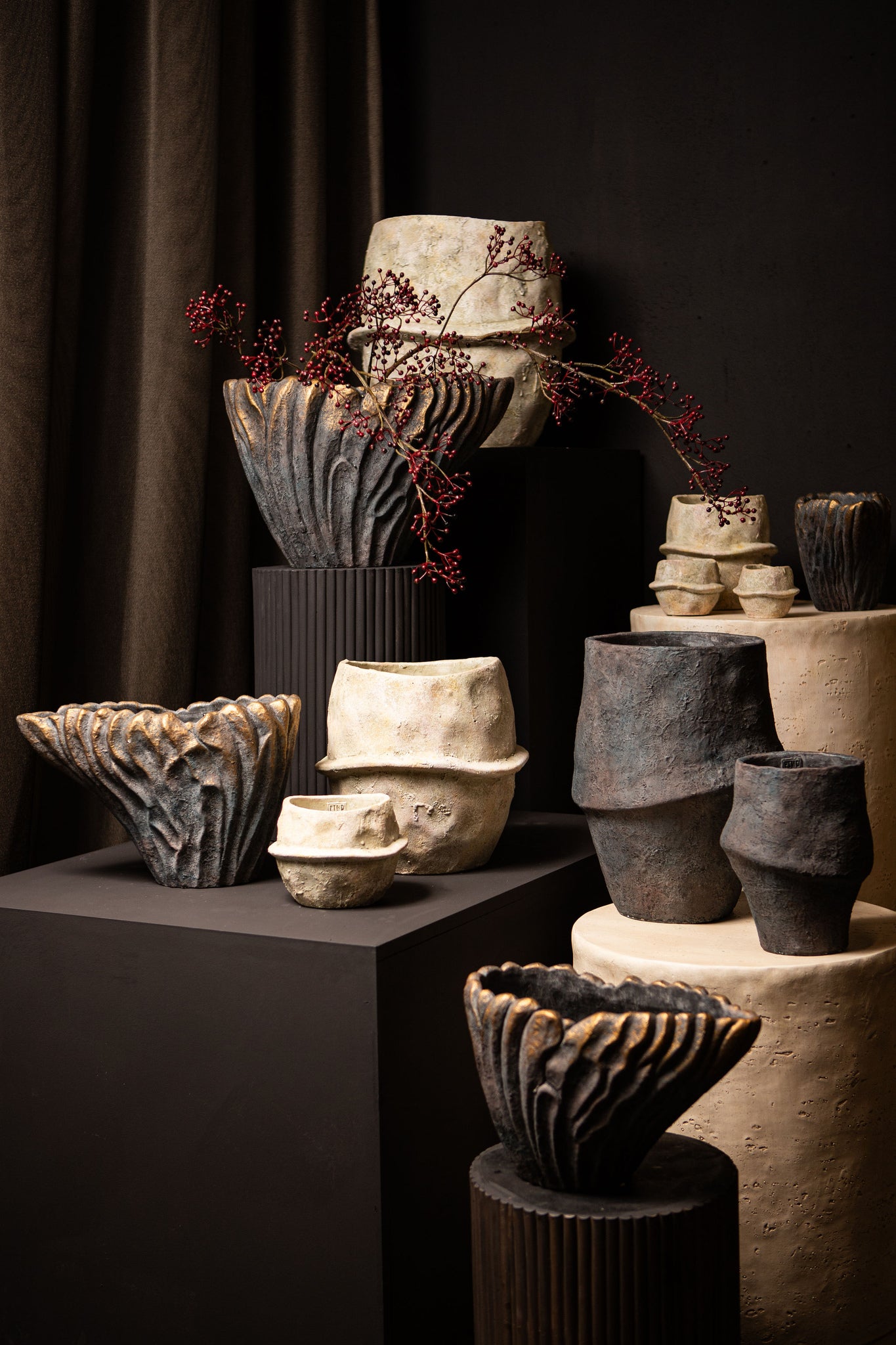 Haania Beige Cement Round Pot With Middle Line L