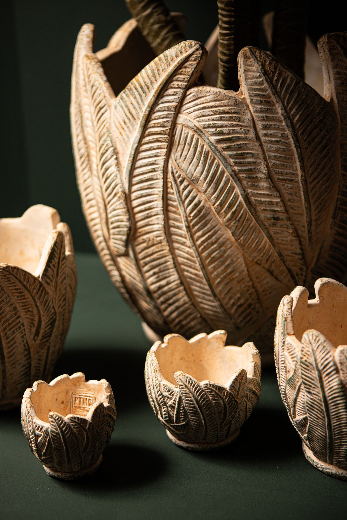 Noami Cream Cement Round Pot W Leaves Pattern XL