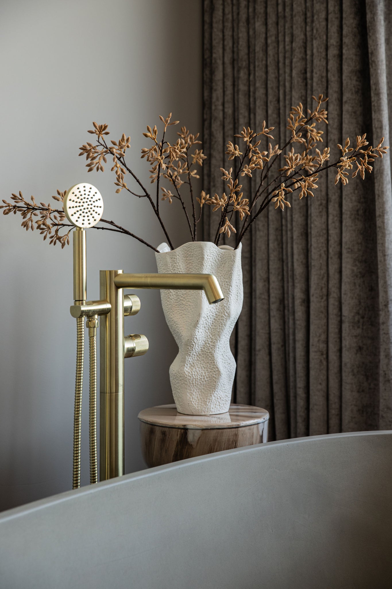 Violettee White Ceramic Wavy Vase Dot Pattern L