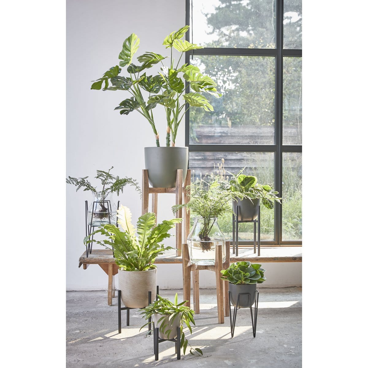 Mica Decorations Blom Plantenstandaard - L29,5 x B29,5 x H50 cm - Metaal - Zwart