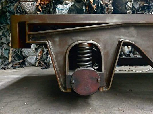 Grote salontafel op spoorwielen | IndustrieelHuys.nl.