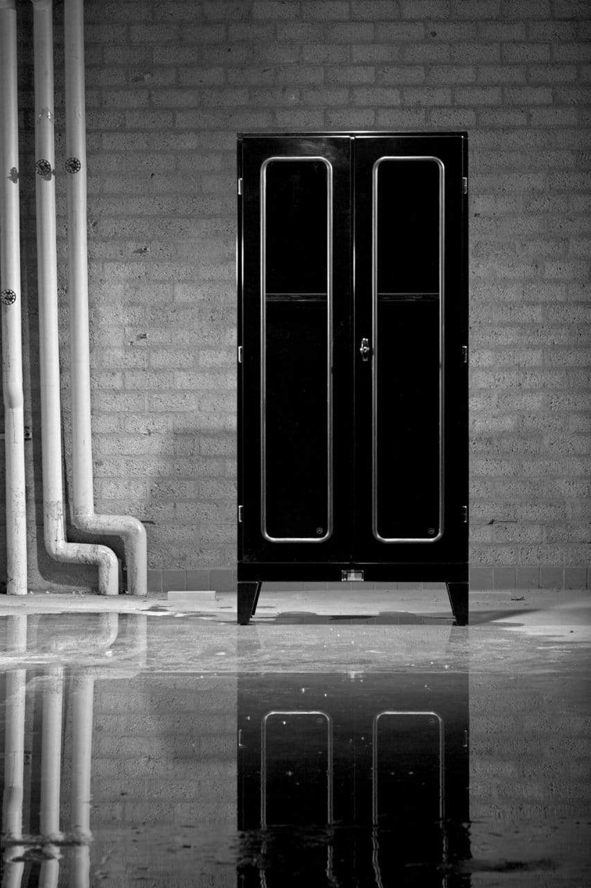 Industriële vitrinekast zwart MK1.2 | IndustrieelHuys.nl.